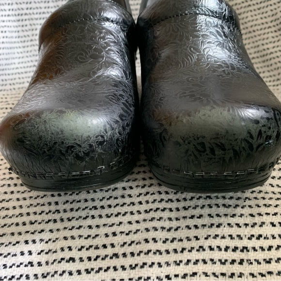 Dansko GUC Black Tooled Leather Clogs 39 - Picture 3 of 7